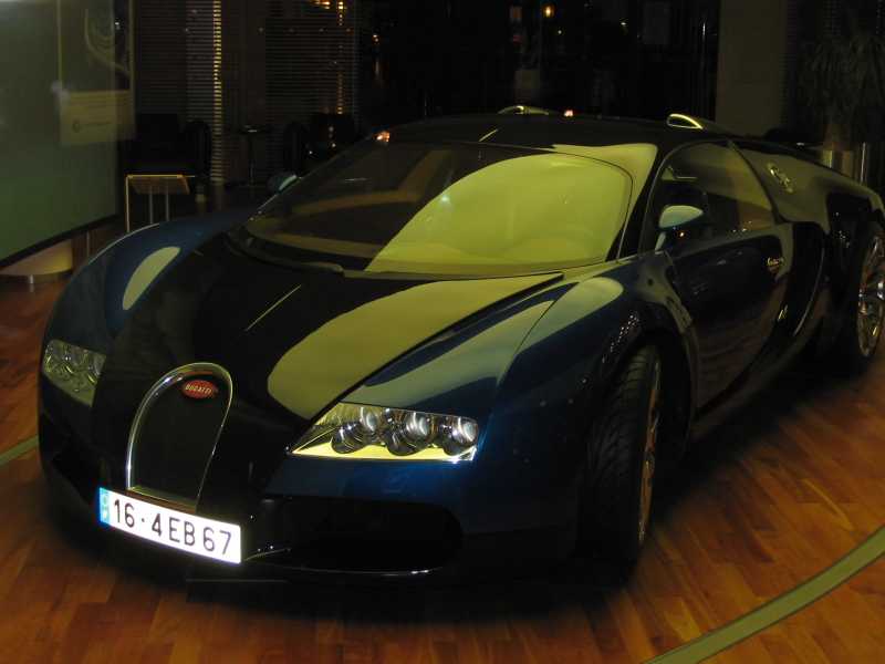 <b>Bugatti Veyron</b> 16.4 w salonie w Sokółce k. Białegostoku. Fotka Jacka - ...