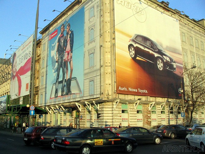 Reklama Toyoty Auris oraz House - reklama wielkopowierzchniowa