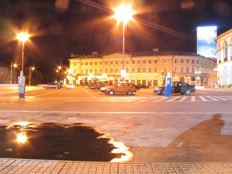 Warszawa nocą - Widok z Placu Bankowego na Hotel Saski