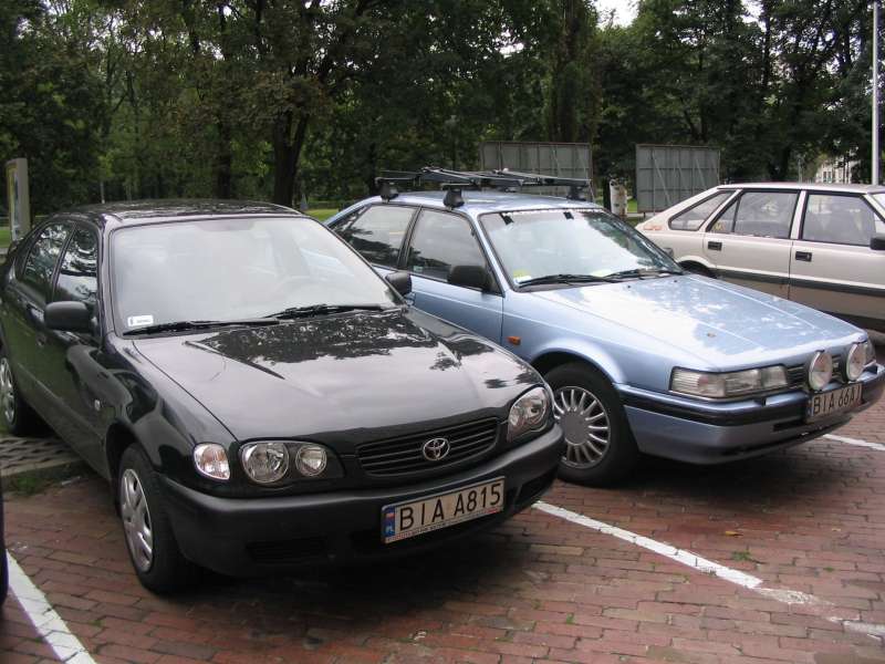 <b>Coyota Corolla VVTI</b> rok 2000 vs Mazda GD
