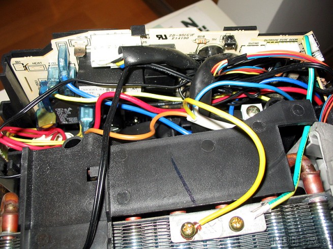 Elektronika sterująca klimatyzatora znajduje się w jednostce wewnętrznej