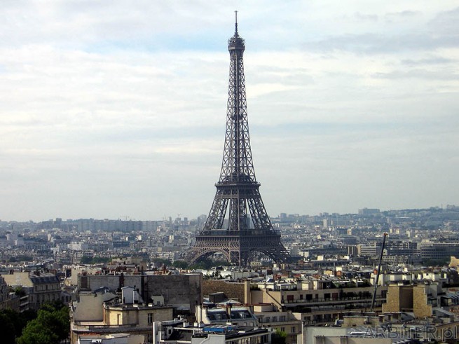 Wieża Eiffla. Dama Paryża i symbol Francji. Wysoka na 324m. Dla porównania Pałac ...