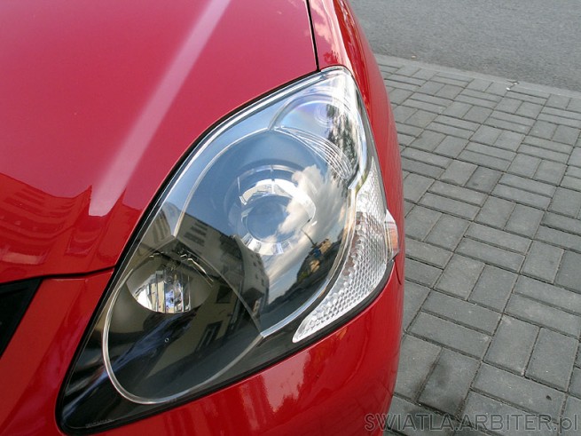 Honda Civic - niektóre modele miały reflektor soczewkowy. Jest to soczewka Stanleya, ...