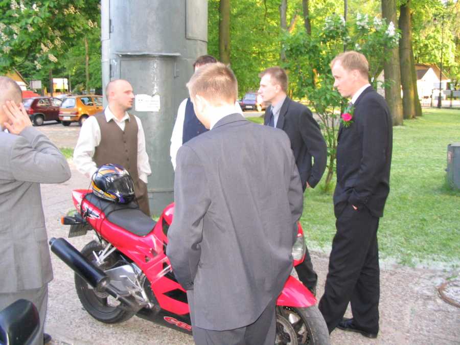 Maciej Babiński przybył na wesele motocyklem