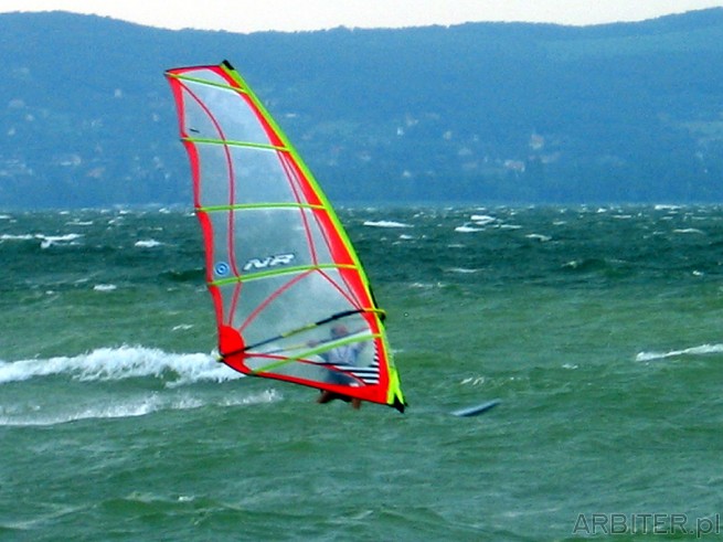 Windsurfing  na Balatonie żagiel NR