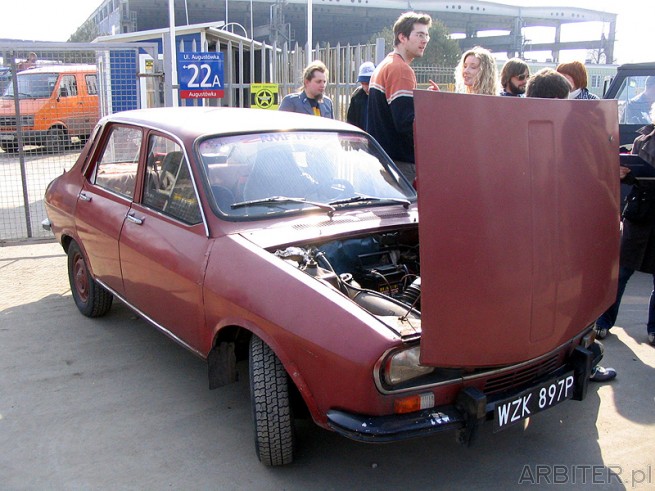 Renault 12 podobny nieco do Dacii. A właściwie to chyba Dacia do Renault