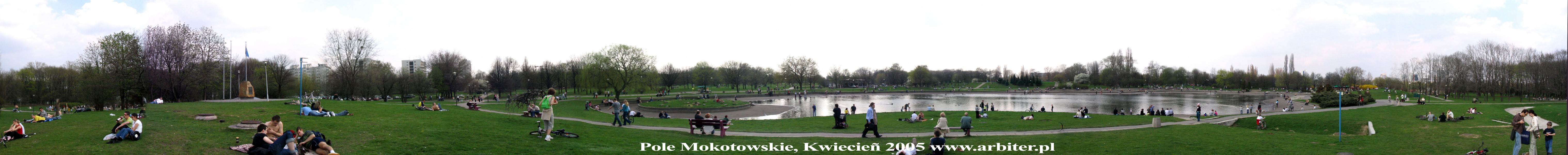 Pole Mokotowskie, Warszawa 17 kwietnia 2005. Tego dnia napełniano jeziorko wodą. ...