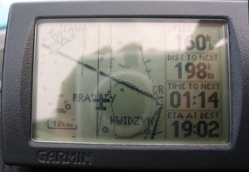 <b>GPS Garmin</b> - przyjemne urządzonko. Pokazuje aktualną prędkość - 160km/h, ...