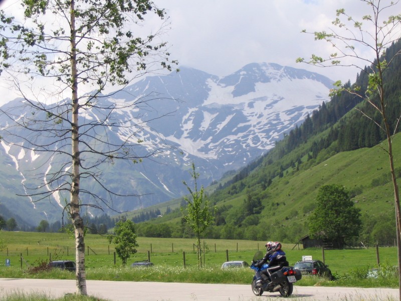 Góry Alpy motocyklem.
