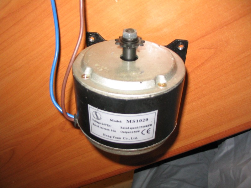 MOtor Hong Yuan Co. Ltd. Model MS1020 Voltage 24VDC Rated speed 2500rpm output 250W. ...