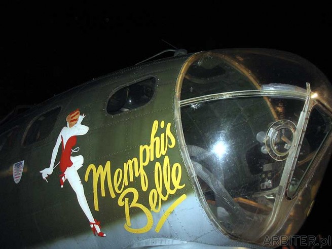 Memphis Belle B17. Podczas II wojny światowej w Europie z samolotów B-17 zrzucono ...