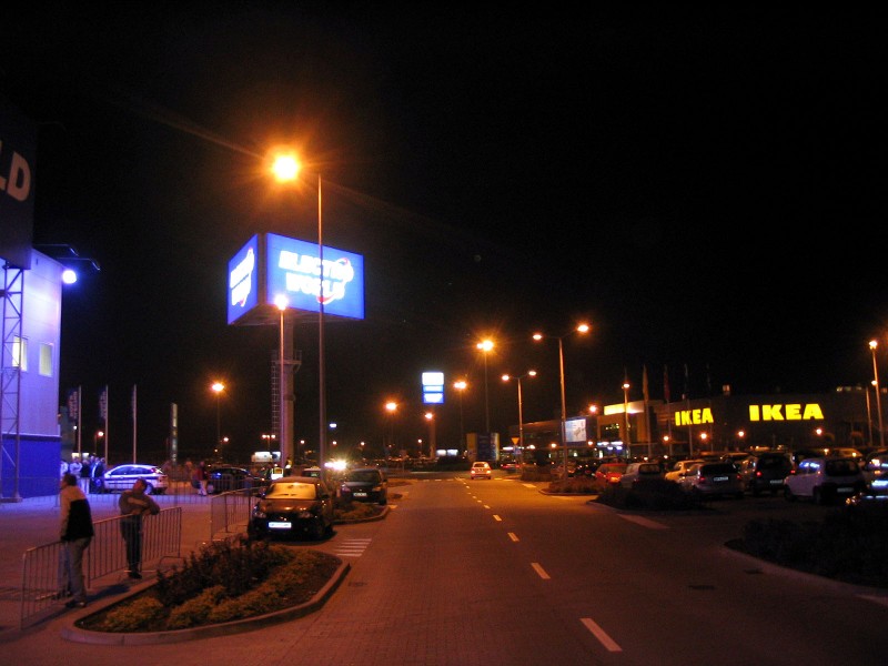 Market Dixons mieści się w Warszawa Targówek - tuż obok IKEI.