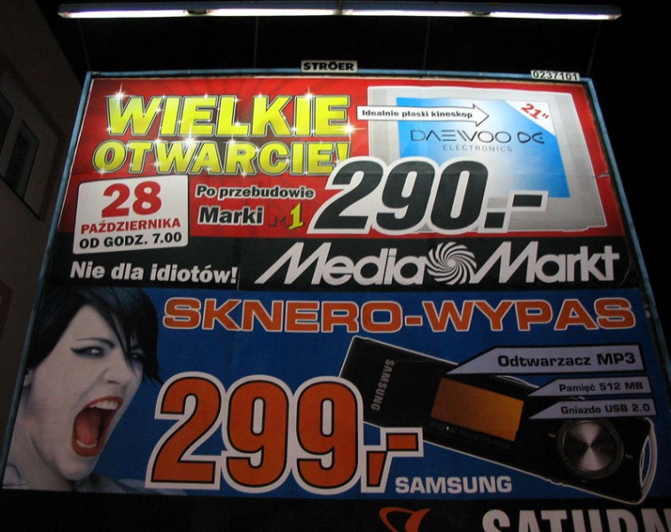 W mieście pojawiły się billboardy reklamujące MediaMarkt. Saturn jednocześnie ...