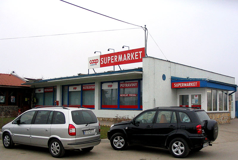 Jeszcze jednak tam troche panuje socjalizm. Zgodnie z planem zamknęli sklep Supermarket ...
