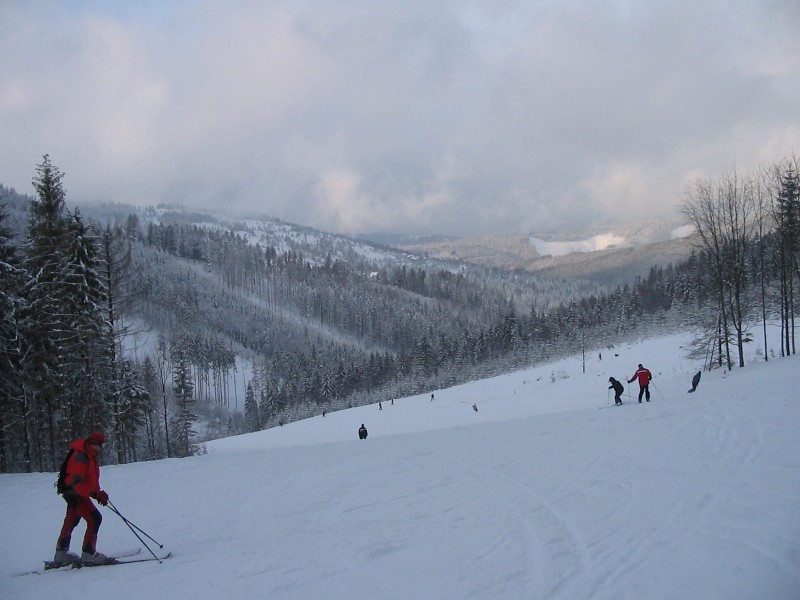 Czerwona trasa narciarska na Margusce. Góry