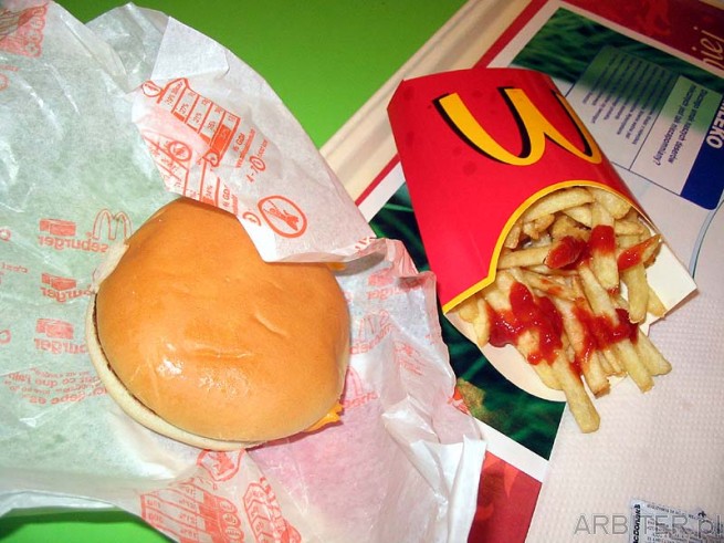 Cheesburger za 2 zylaki. Już rozróżniam cheesburgera od hambugsa. Frytki w McDonalds ...