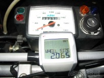 Licznik rowerowy w motocyklu (Bicycle Speedometer on a Motorcycle)