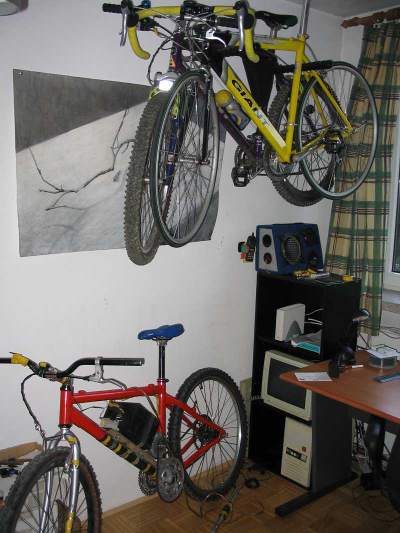 Tak wygląda obecnie mój pokój. Rower górski, rower szosowy oraz rower elektryczny
