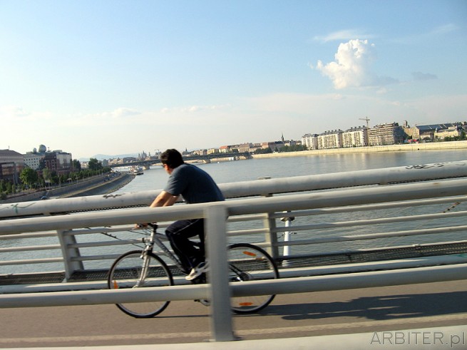 Budapeszt - most na rzece Dunaj. Budapeszt jest dobrze oznakowanym miastem. Pomimo, ...