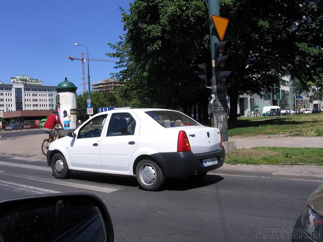 Jaki to samochód? A) nowa wersja Trabanta, B) Zaporożec poddany tuningowi. C) Dacia