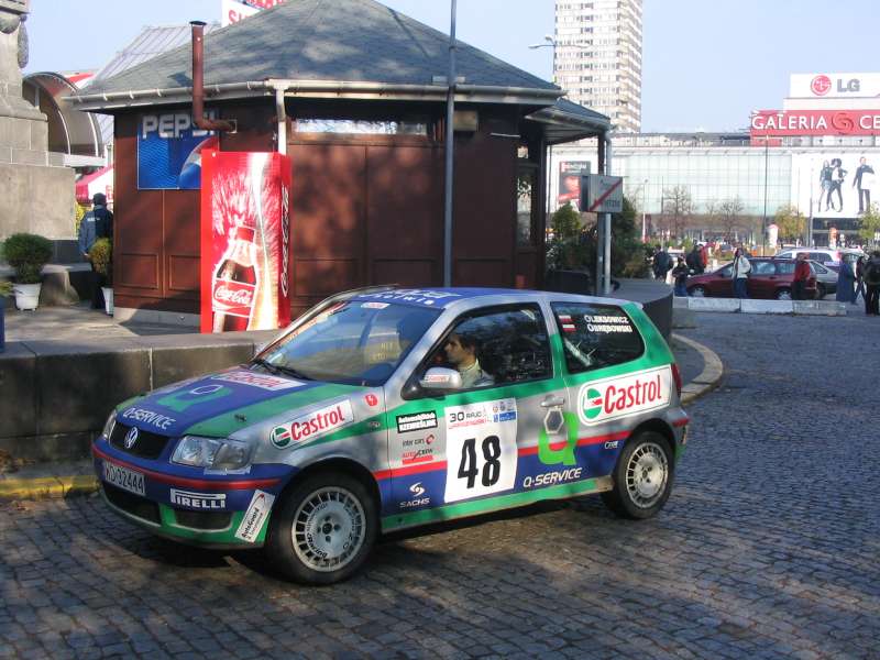 VW Polo z reklamami Castrol. Oleksowicz Obrębowski