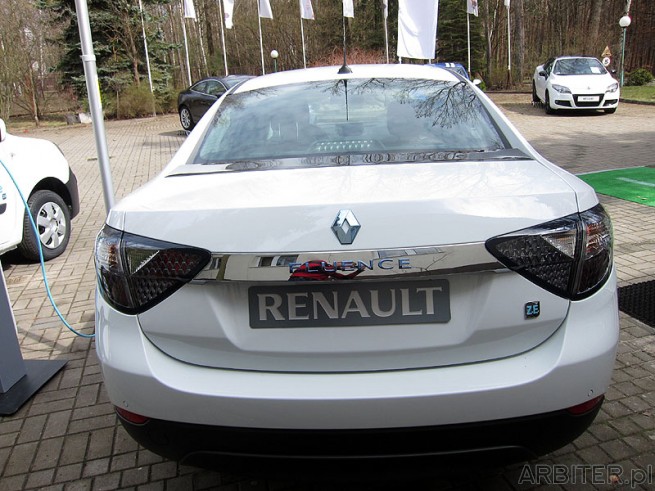 Renault Fluence EV mierzy kilkanaście cm więcej niż zwykły Fluence - wydłużona ...