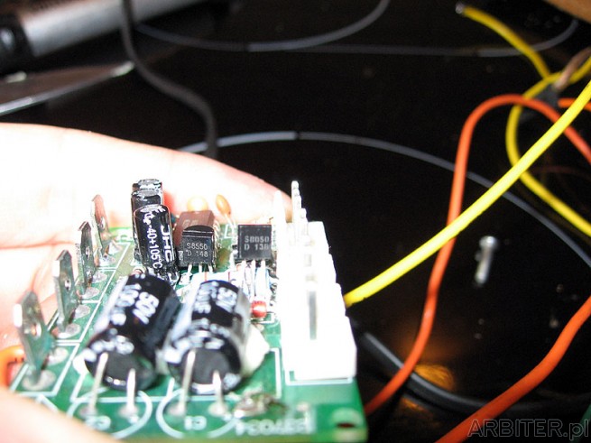 Mały kontroler zawiera 2 tranzystory S8550 D138 (TRANSISTOR PNP Power dissipation<br ...