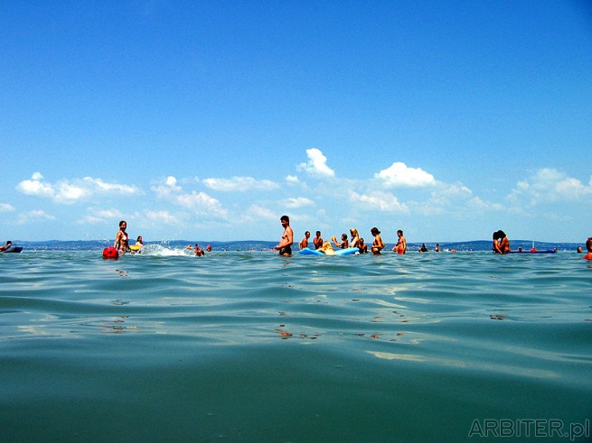 Jezioro Balaton w ten spokojny dzień stanowi wymarzony akwen. Temperatura wody ...