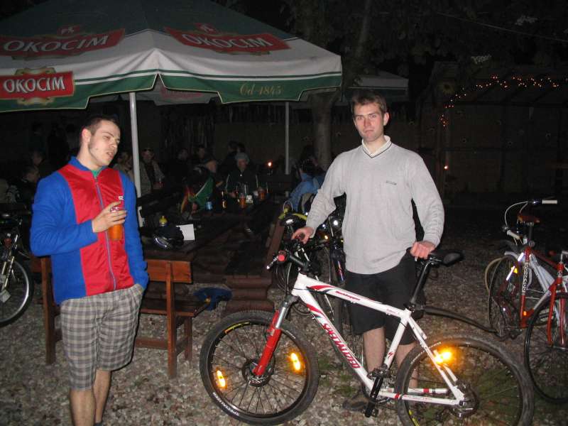 Radzioi i Paweł z rowerem którym dojechal na 1 msc