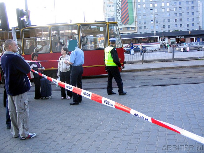 Makabryczna sprzeczka w tramwaju: we wtorek w biały dzień pijany mężczyzna ugodził ...