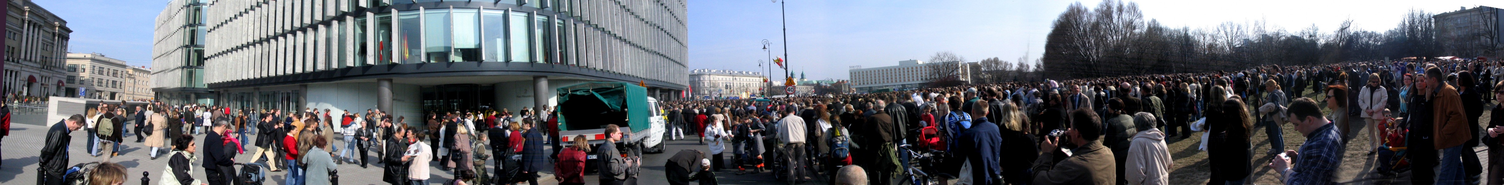 Plac Piłsudskiego, po śmierci Papieża - 3 Kwietnia 2005