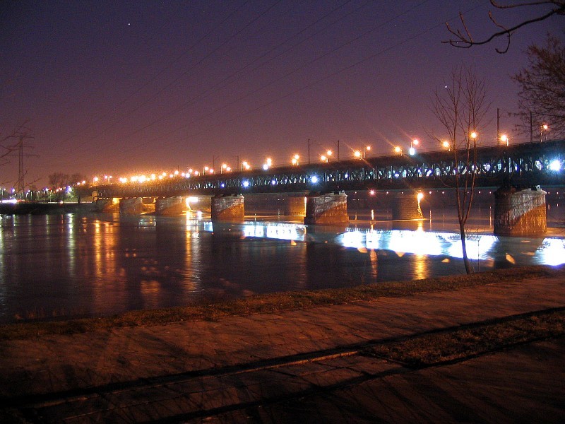 Most Gdański. W roku 2005 rozpięto linię wysokiego napięcia pomiędzy brzegami ...
