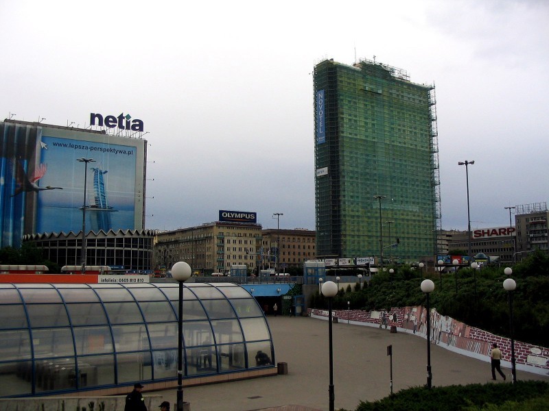 Ścisłe centrum. Hotel Forum przemianowany na Novotel. Metro Centrum.
