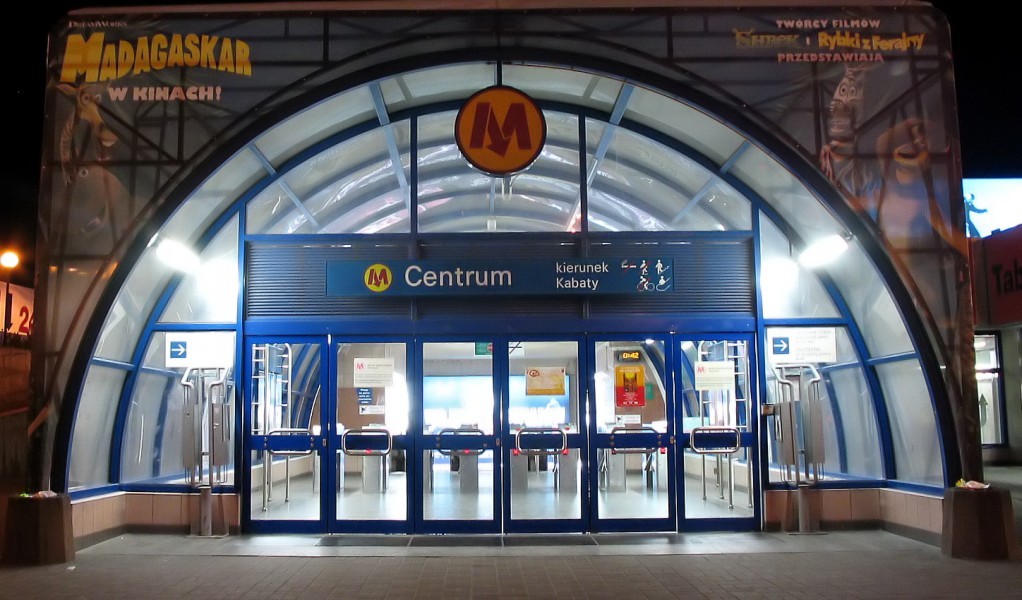 Metro centrum - wejście do podziemia